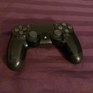 black ps4 controler